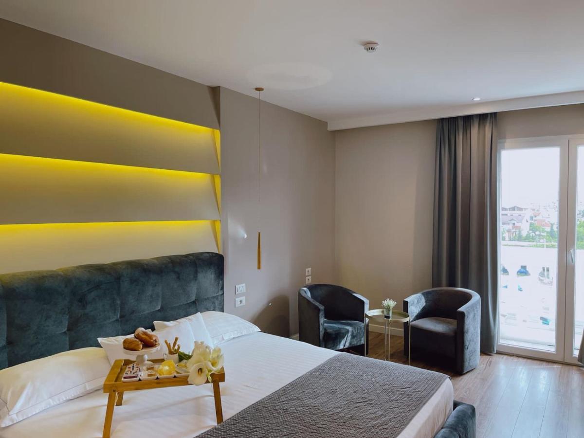 Light Hotel Тирана Екстер'єр фото