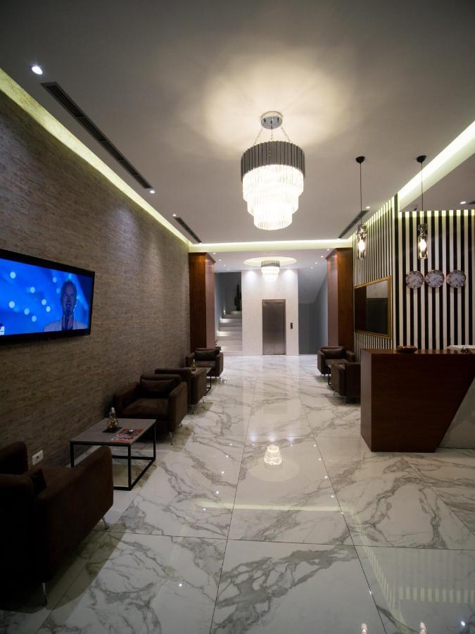 Light Hotel Тирана Екстер'єр фото